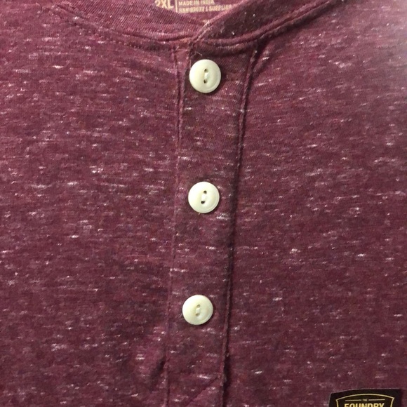Short sleeve maroon shirt - Picture 3 of 4